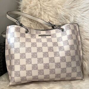 Steve Madden Tote handbag came with pouch